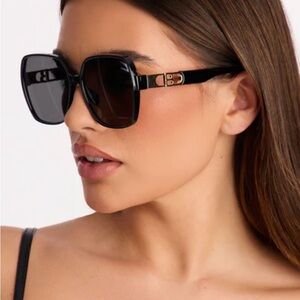 Elegant Black Sunglasses